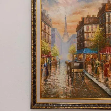 Grand - Free Parking