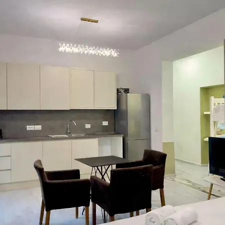 Grand - Free Parking Villa Tirana