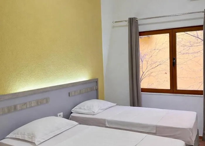 Grand - Free Parking Villa Tirana