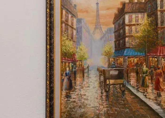 Grand - Free Parking