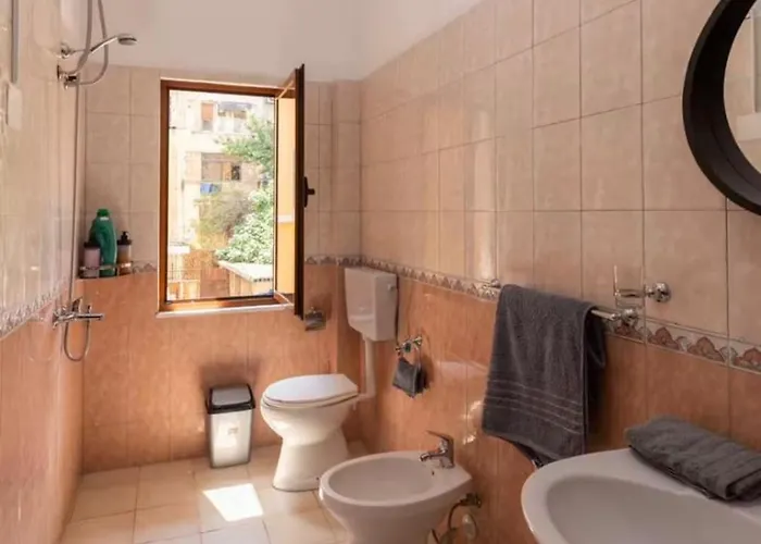 Grand - Free Parking Villa Tirana