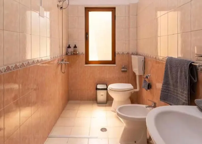 Villa Grand - Free Parking Tirana